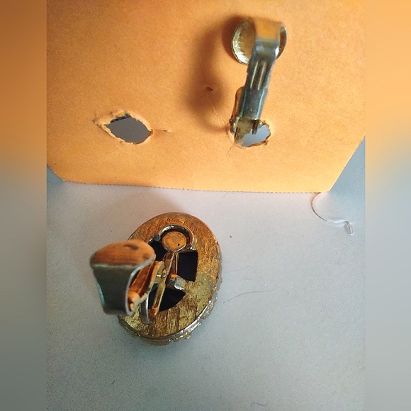 Vintage Cobalt Blue Couple in Etched Gold Limoges Earrings - Picture 6 of 8